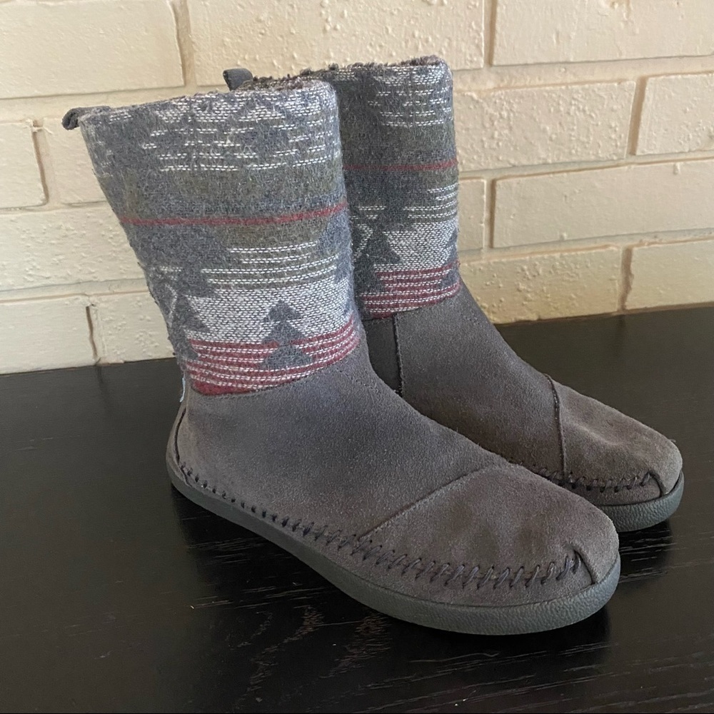 TOMS Nepal Aztec Tribal Print Boots Booties Knit Suede Gray Size 7 M